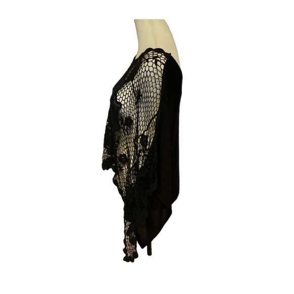 2 Chic Luxe crocheted poncho. V neckline, crochet lace back, butterfly cut - Picture 2 of 8